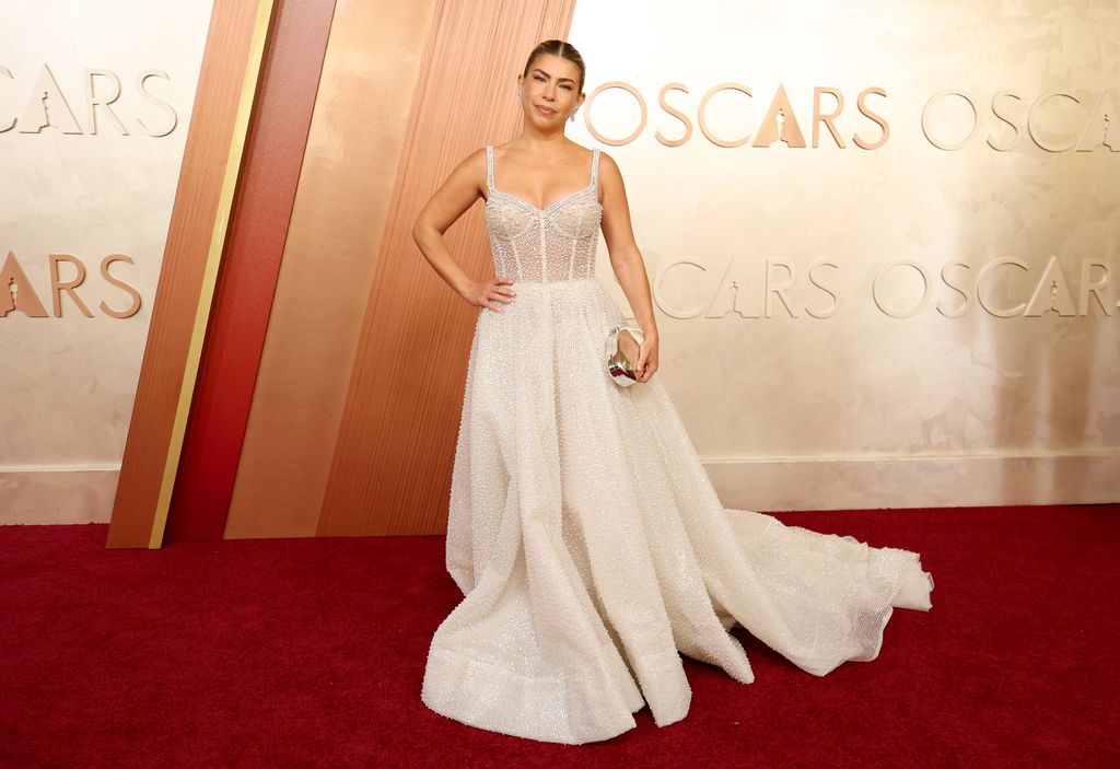 Lee Broda en la alfombra roja de la 97th edición de los Oscars