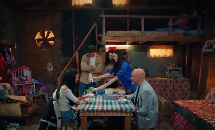 Yasmin y Ahmet cenan con Ömer y Susen en 'Hermanos'