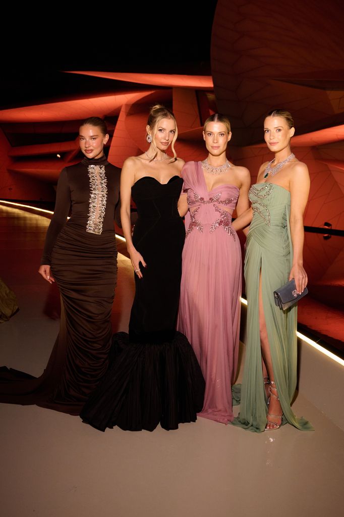 Amelia y Eliza Spencer, con vestidazos joya en una gala en Doha