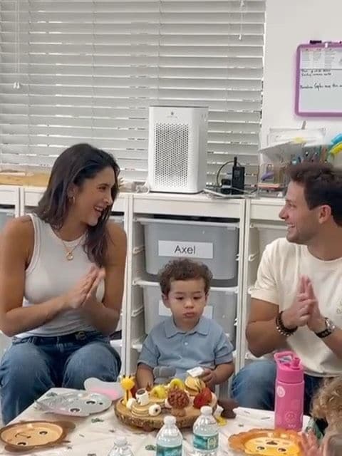 Daniela Ospina y Gabriel Coronel le cantaron el 'Happy Birthday' a su hijo