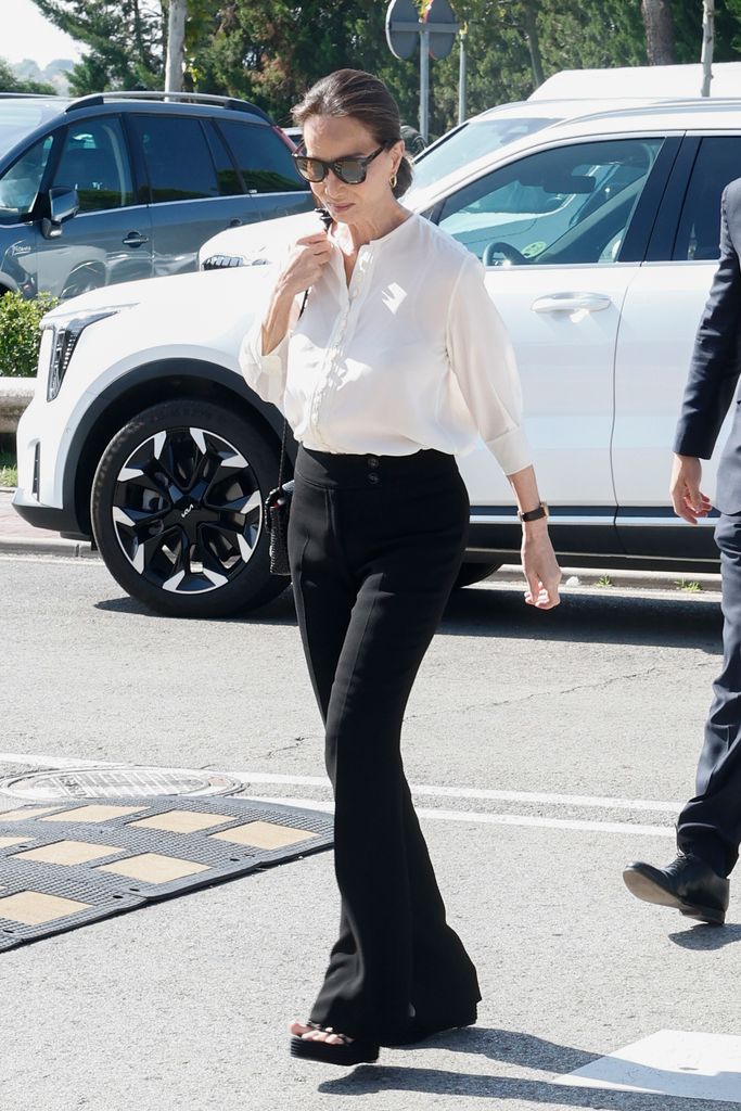 Isabel Preysler arropa a la familia Goyanes en el tanatorio de Madrid