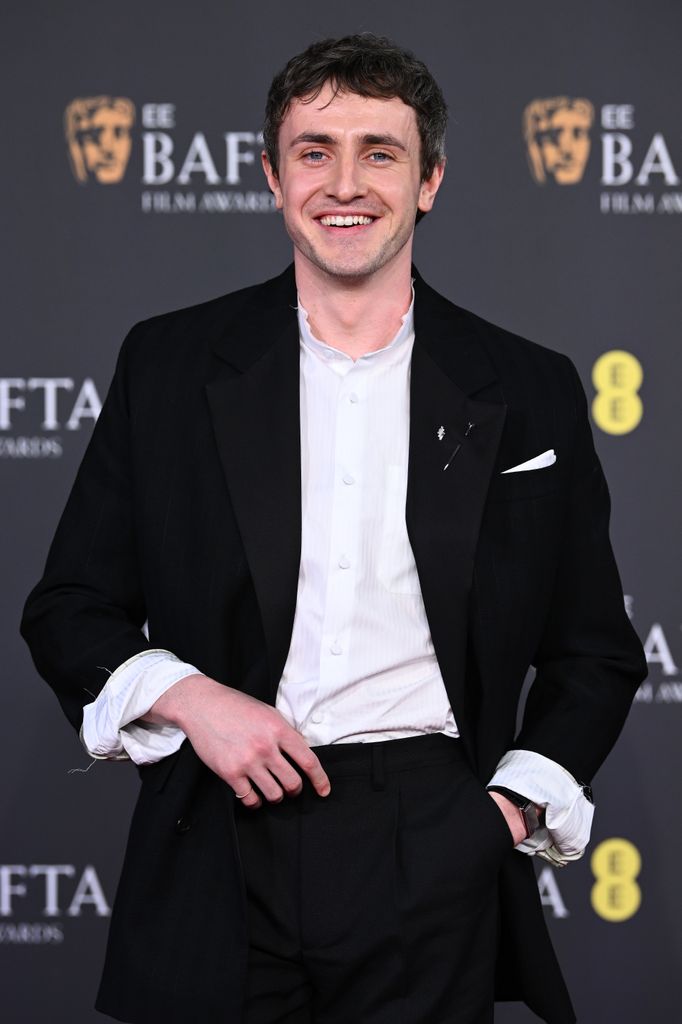 Paul Mescal en un traje de 