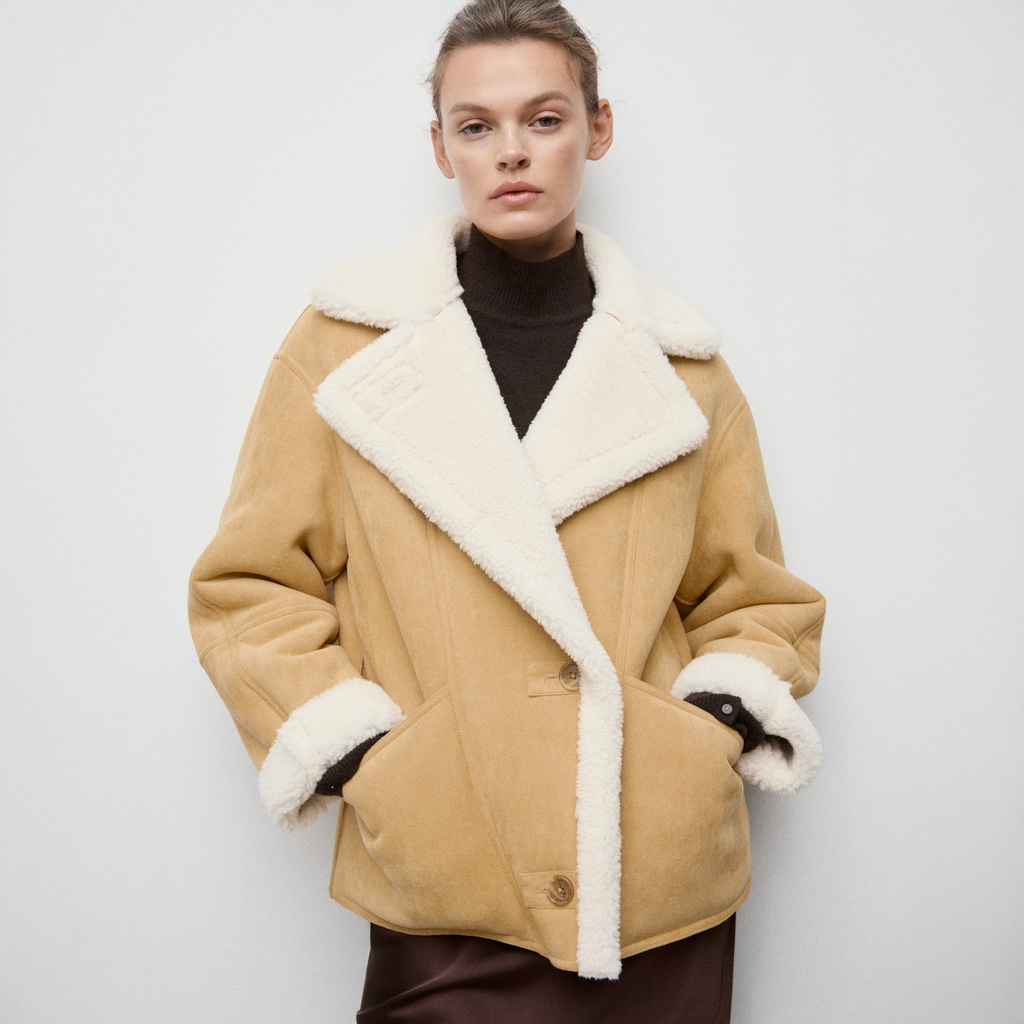 Cazadora de doble faz color crema, de Mango