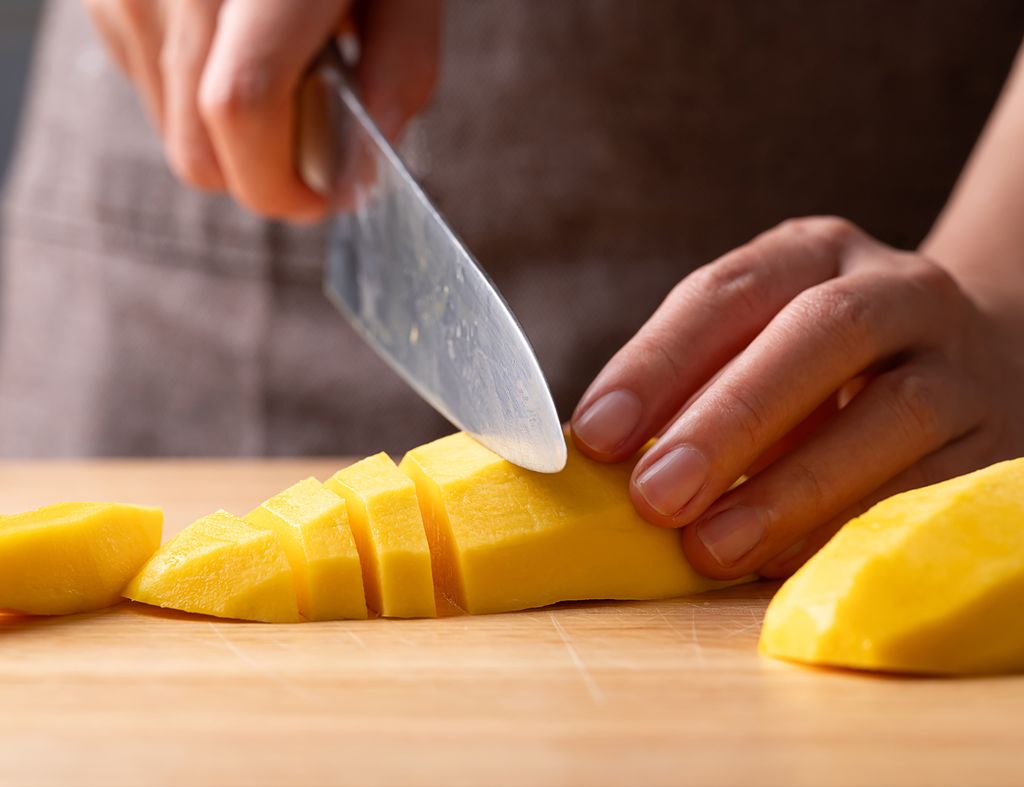 Originario de Asia, hoy día en España se cultivan mangos de gran calidad. 