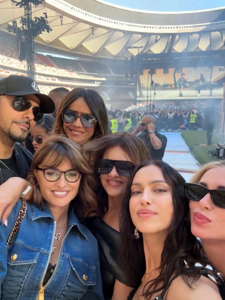 El 'selfie' de Irina Shayk junto a Penélope Cruz y sus hermanos