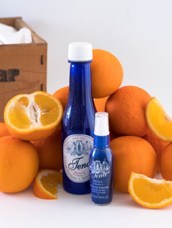 Agua de azahar Luca de Tena, una de las marcas más reconocidas y usadas por los grandes expertos en repostería.