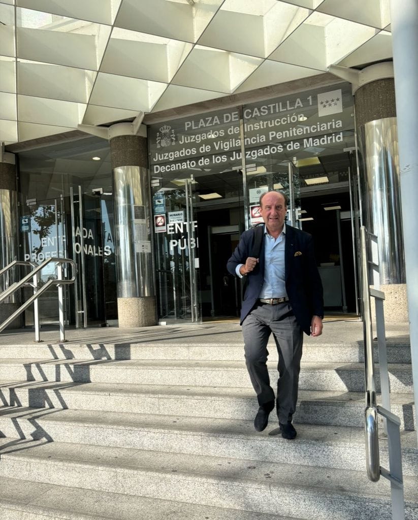 El abogado de Cayetano Rivera, Joaquín G. Moeckel, en los Juzgados de Instrucción de Plaza Castilla de Madrid, en la mañana del 31 de Julio