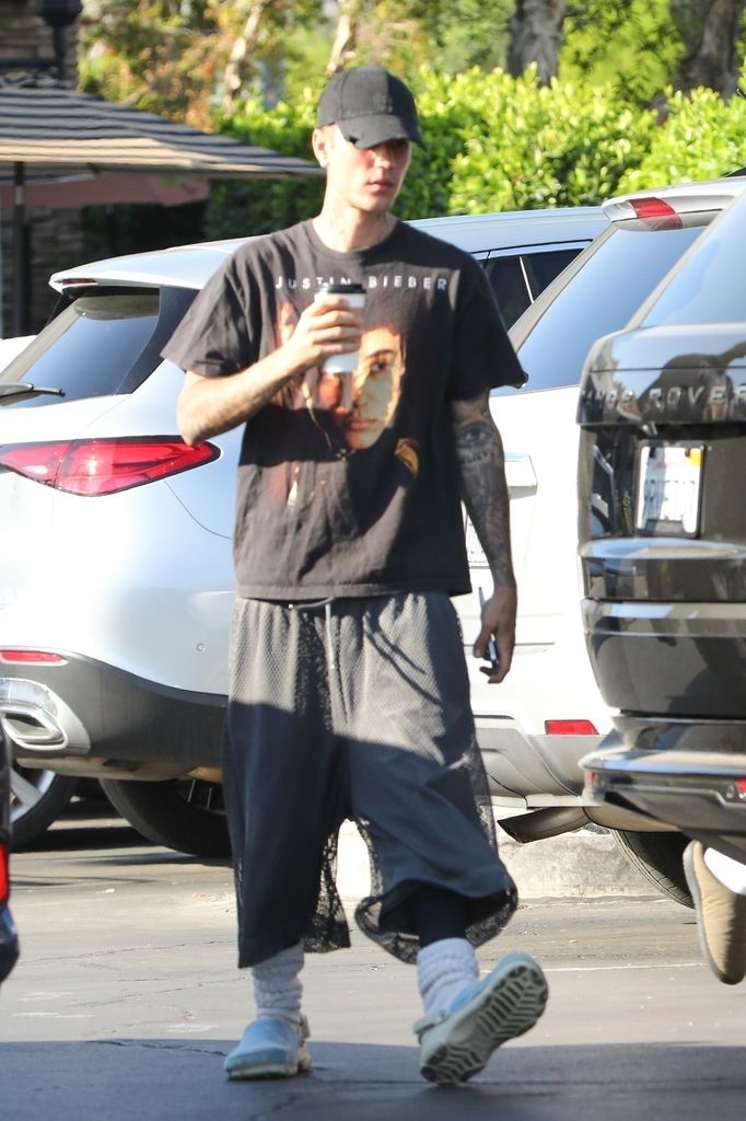 Justin Bieber a su salida de un desayuno en Palm Springs