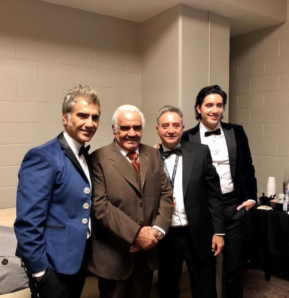 Vicente Fernando junto a sus hijos Alejandro y Gerardo, y su nieto Álex.