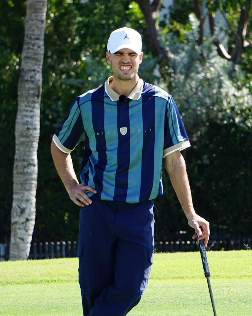 El tenista practicando uno de sus deportes favoritos