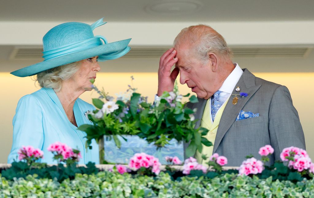 El inicio del viaje ha estado marcado por la ausencia de la reina Camilla