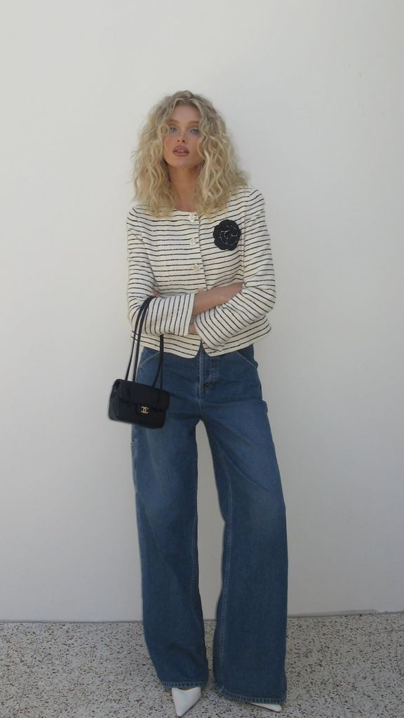 Elsa Hosk en sus historias de instagram con un increible pelo rizado
