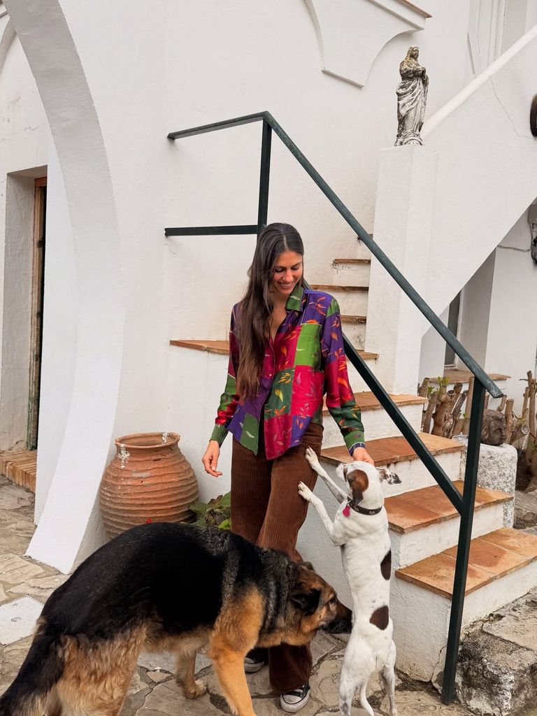 El truco de Ana Cristina Portillo para revitalizar un look de tonos marrones