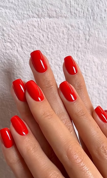 Manicura rojo puro