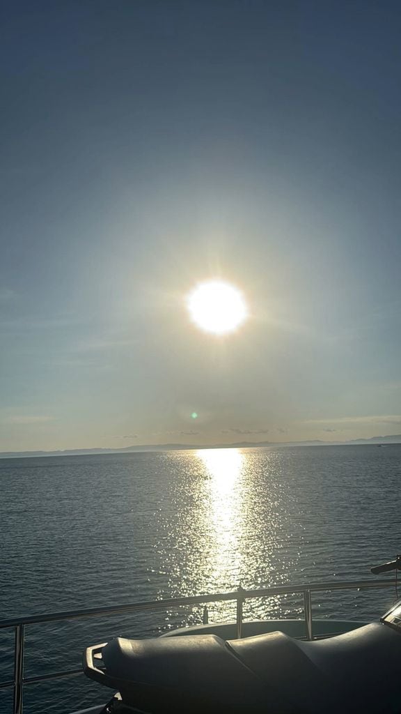 Christian Nodal compartió la foto de un tranquilo atardecer