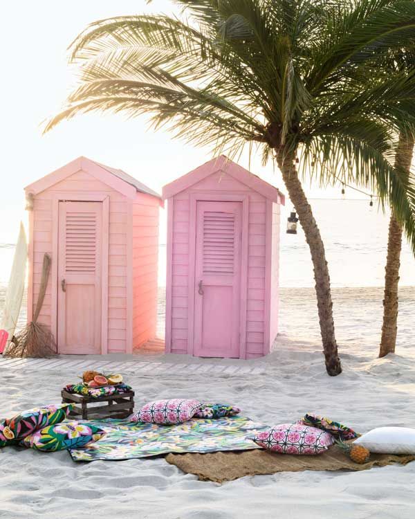 Siéntete como en casa con los cojines, toallas y esterillas de HM Home (hm.com). Estilo y comodidad con un toque caribeño, muy acorde con la época actual.