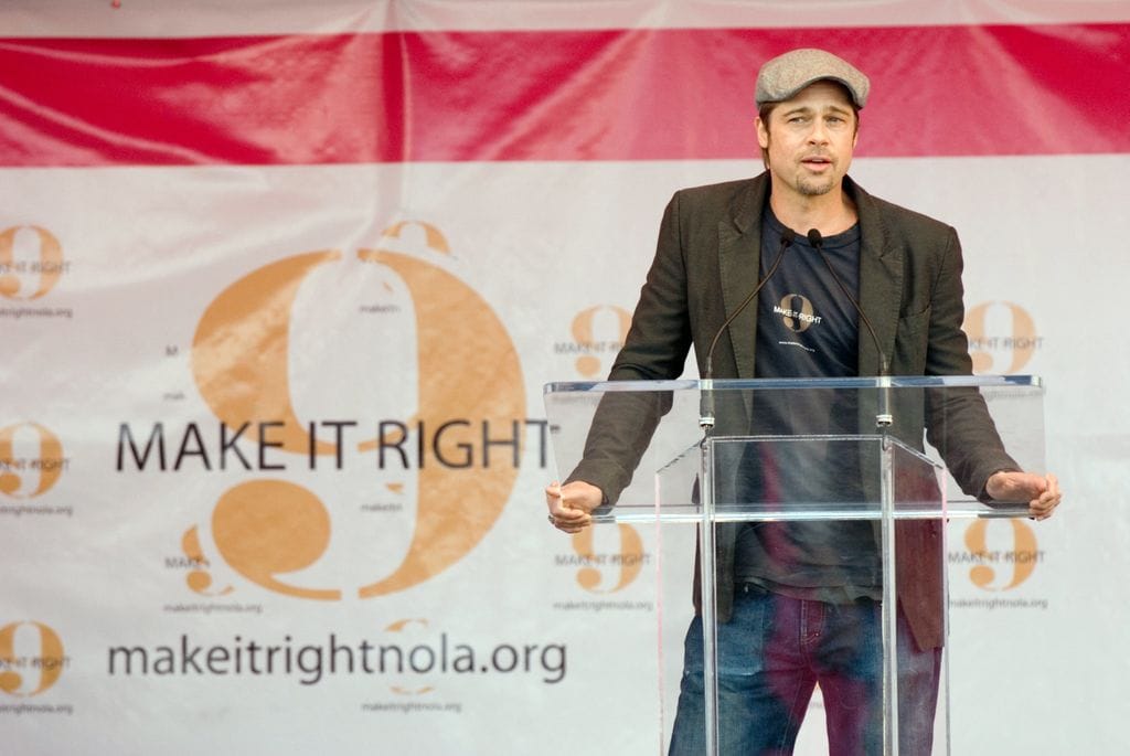 El actor  durante una conferencia de prensa sobre sus planes de invertir 12 millones de dólares (aproximadamente 11 millones de euros)  en su "Make It Right Project" para construir 150 viviendas ecológicamente sostenibles el 3 de diciembre de 2007