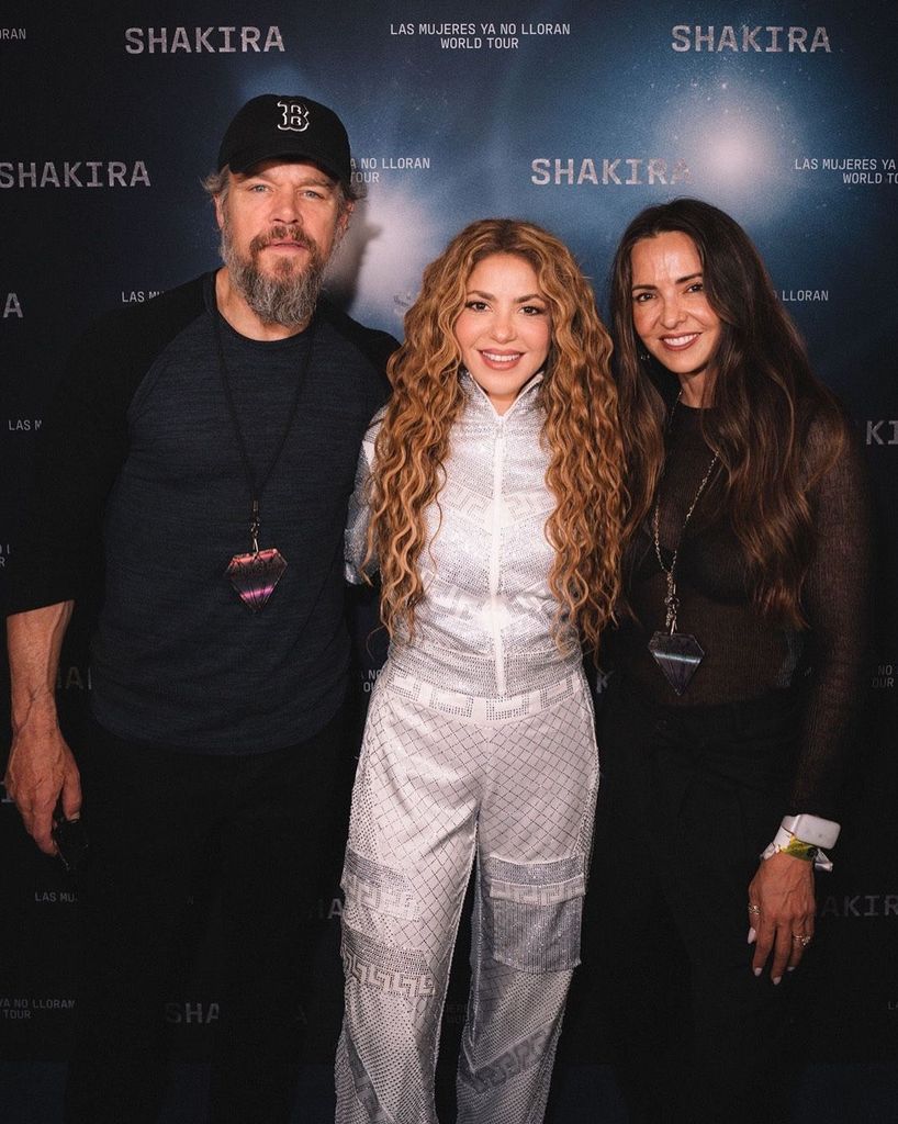 Matt Damon y su esposa, Luciana Barroso, con Shakira