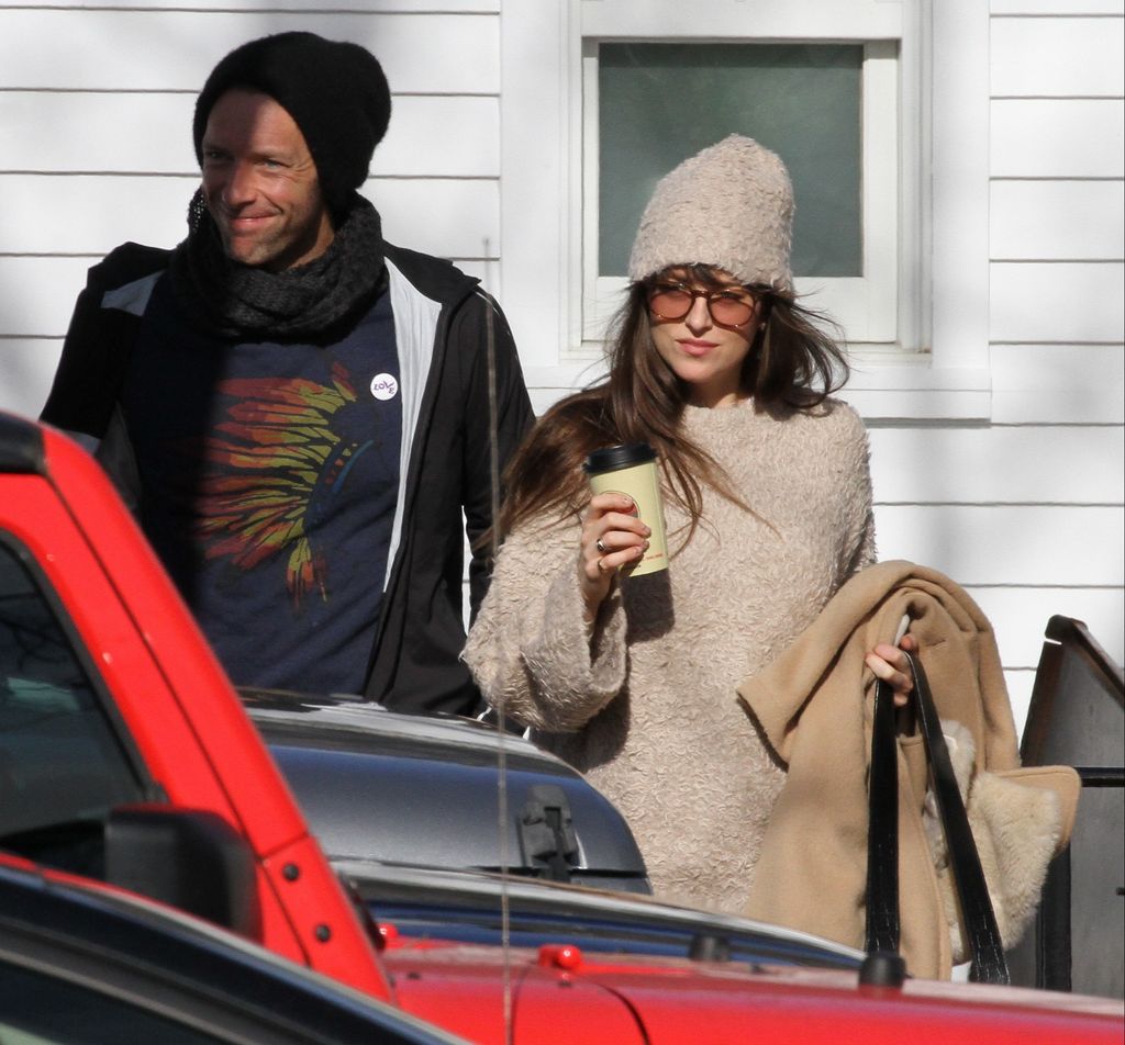 Chris Martin y  Dakota Johnson