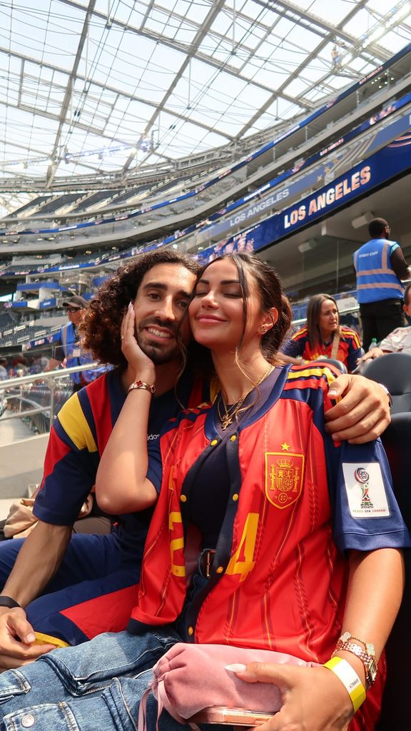Marc Cucurella junto a su chica, Claudia Rodríguez