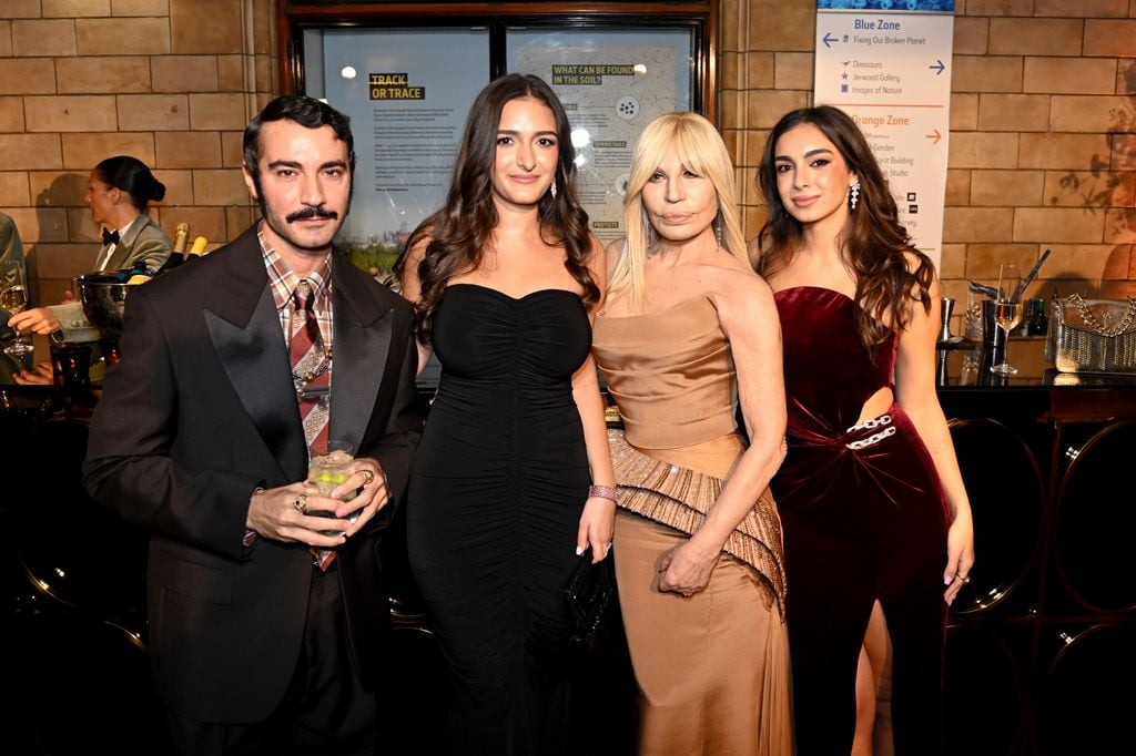 Dario Vitale se va de Versace