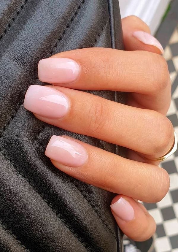 Manicura natural con esmalte de OPI