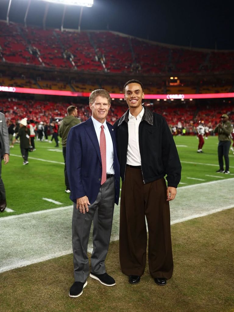 Alexandre Grimaldi con Clark Hunt