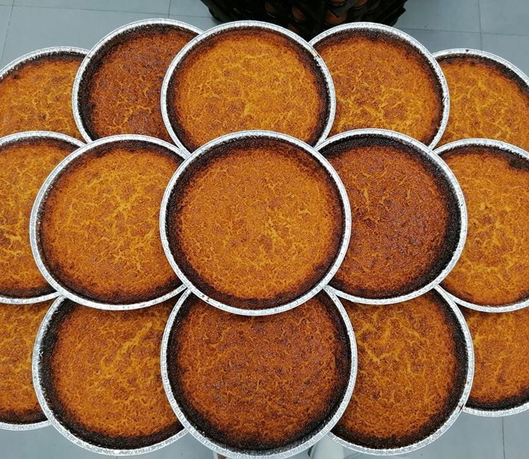 Varias quesadas redondas apiladas
