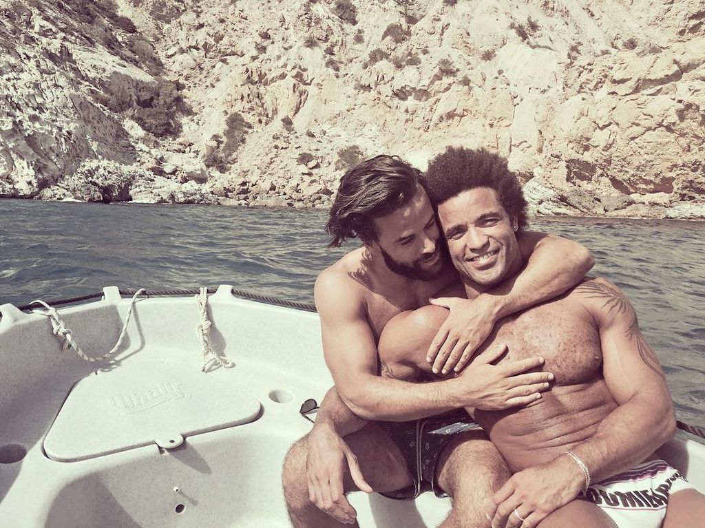 Misael del Rosario con su marido, Edu del Prado