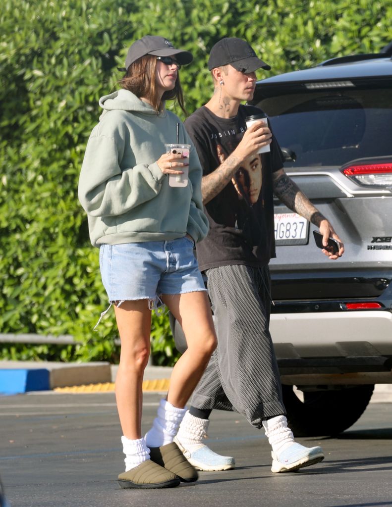 La modelo y el cantante salieron de un desayuno en Palm Springs donde estuvieron con amigos