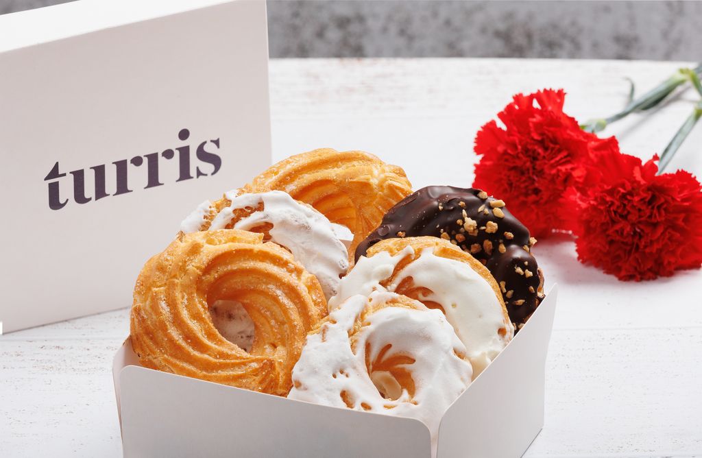 Tontas, listas, de chocolate, de limón y de pistacho son las rosquillas que ofrece Turris.