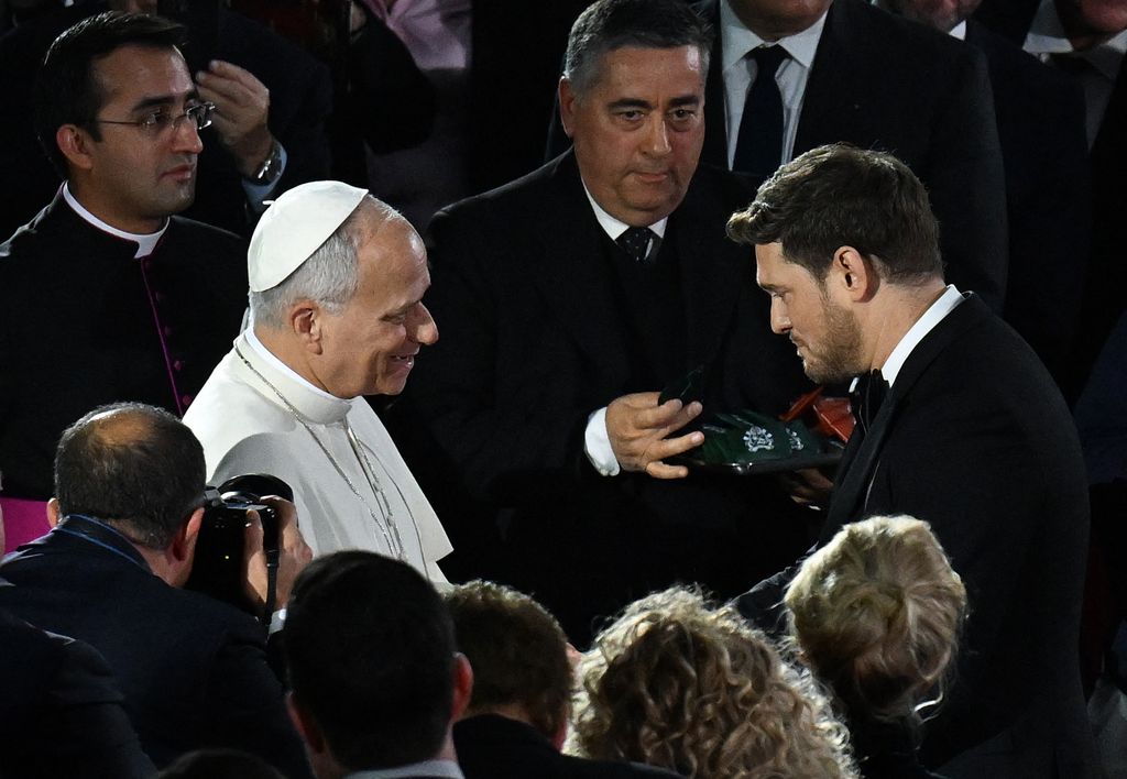 El Papa y Michael Bublé se saludaron al finalizar el concierto