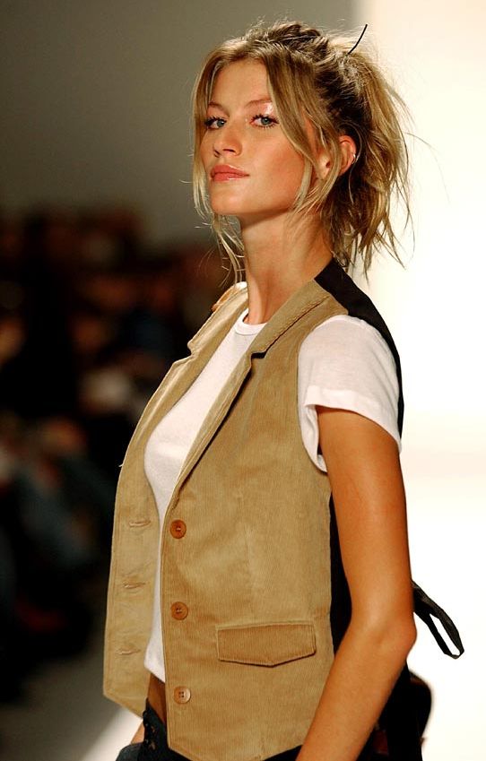 gisele_bundchen_2002_luella_bartley_fw02_1