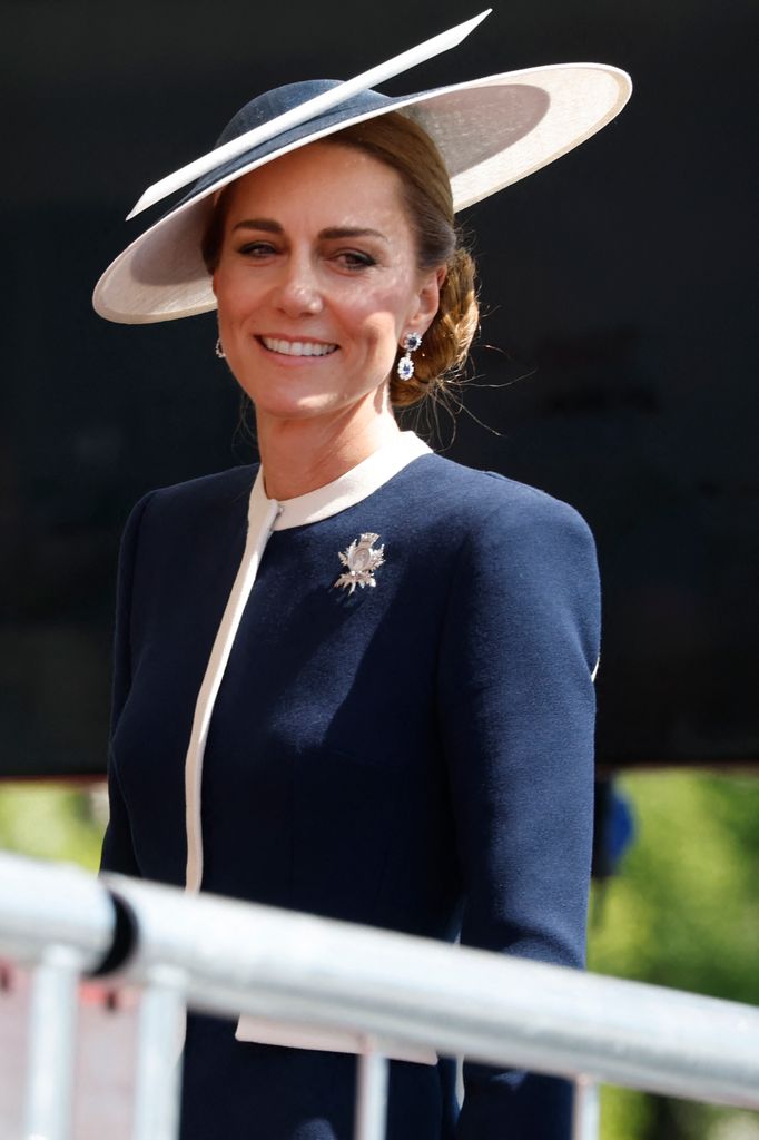Kate Middleton luce una silueta náutica muy similar a una que usó hace más de 30 años la princesa Diana.