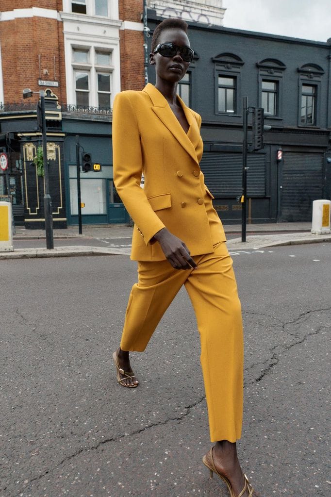 Traje de chaqueta de Zara en color amarillo