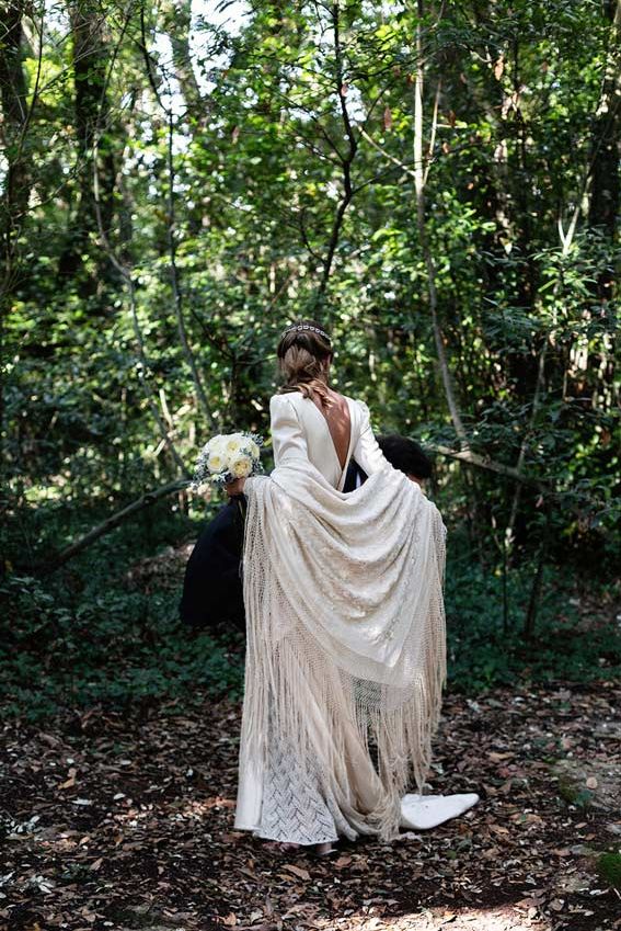novia con mantón de Inés Lacasa
