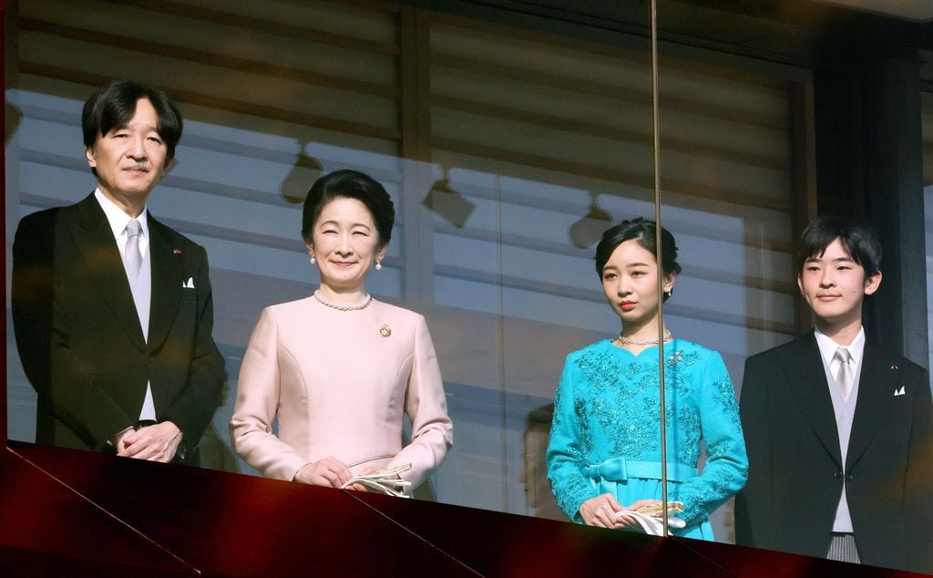 Los príncipes herederos Akishino y Kiko con dos de sus hijos, Kako e Hisahito de Japón