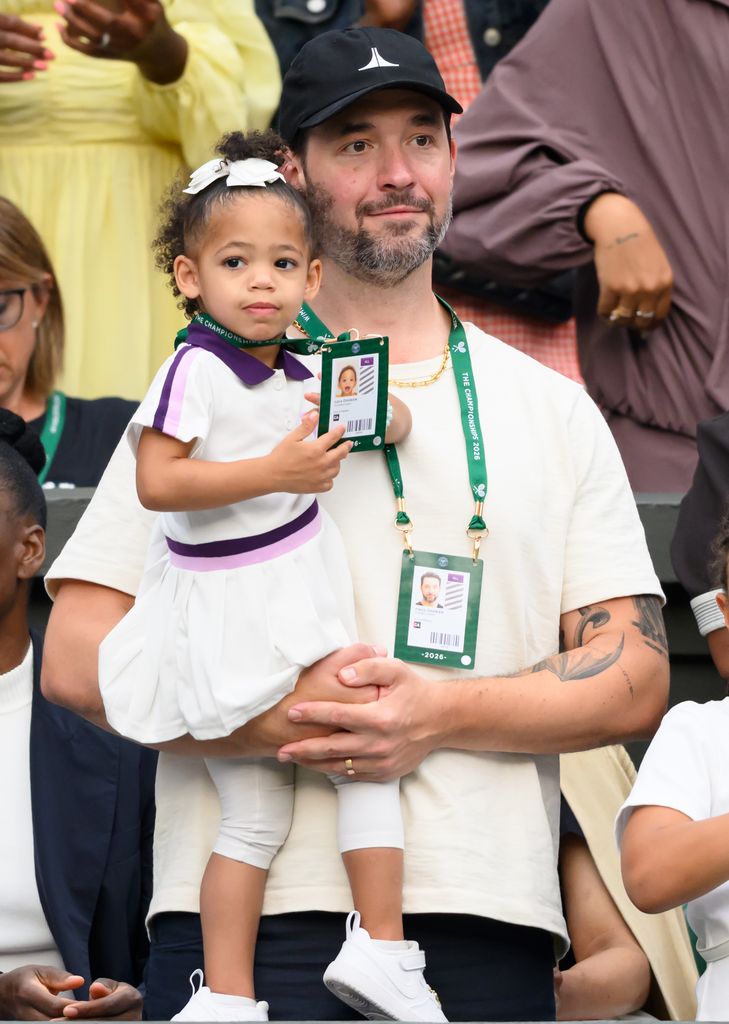 El marido y la hija de Serena Williams, apoyándola en el partido