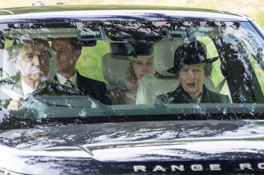 La princesa Ana y su marido junto a los duques de Edimburgo y Lady Louise