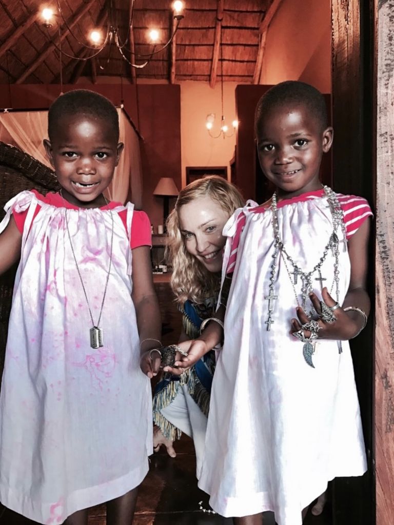 La icónica estrella de la música con sus hijas pequeñas