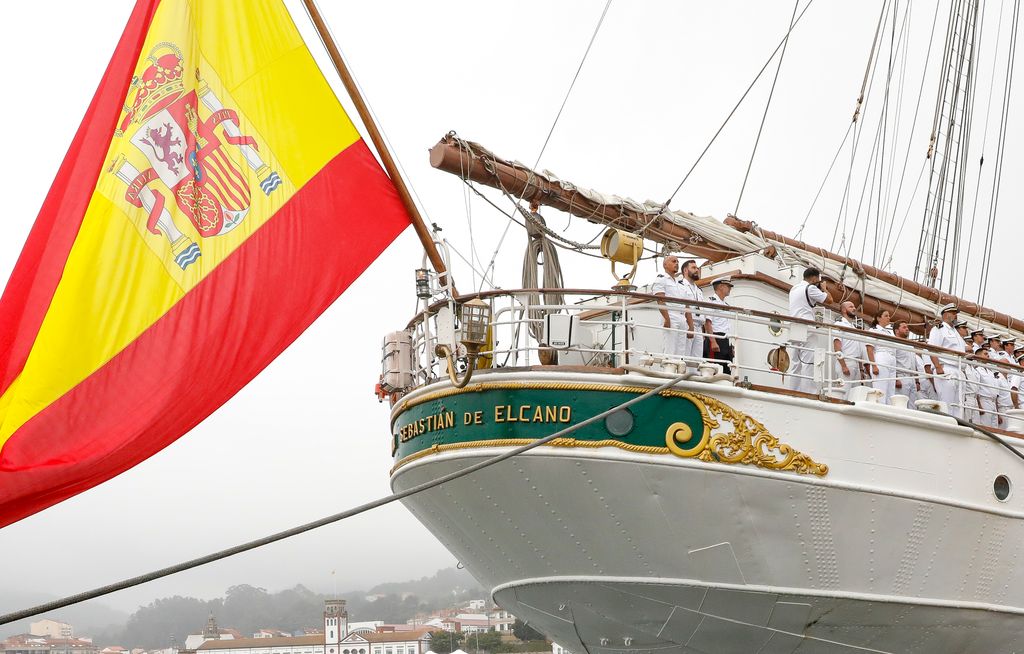Elcano atraca en Marín
