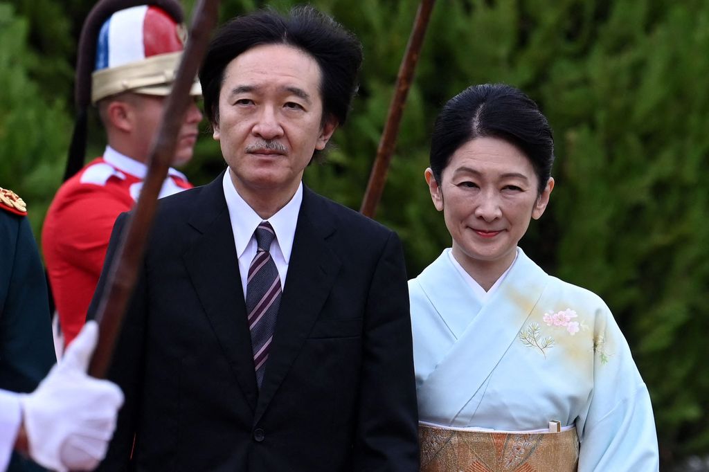 Los príncipes herederos de Japón, Akishino y Kiko, llegan a su encuentro con el presidente de Paraguay, Santiago Peña, en el marco de su visita oficial en Asunción.