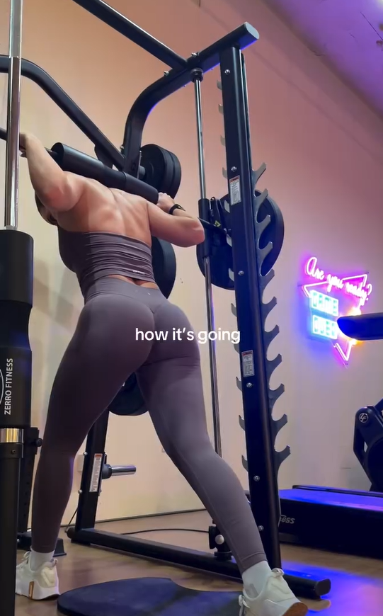 En la actualidad, Laura luce un cuerpo tonificado y musculado