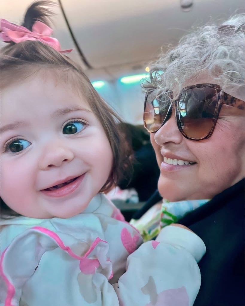 Amanda y su nieta.