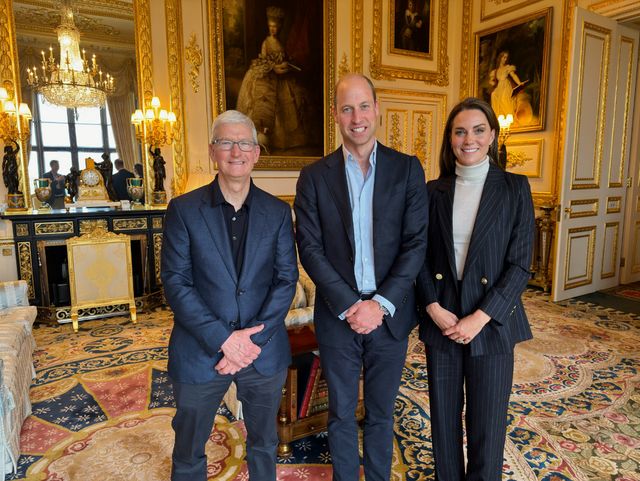 Tim Cook con el príncipe William y Kate
