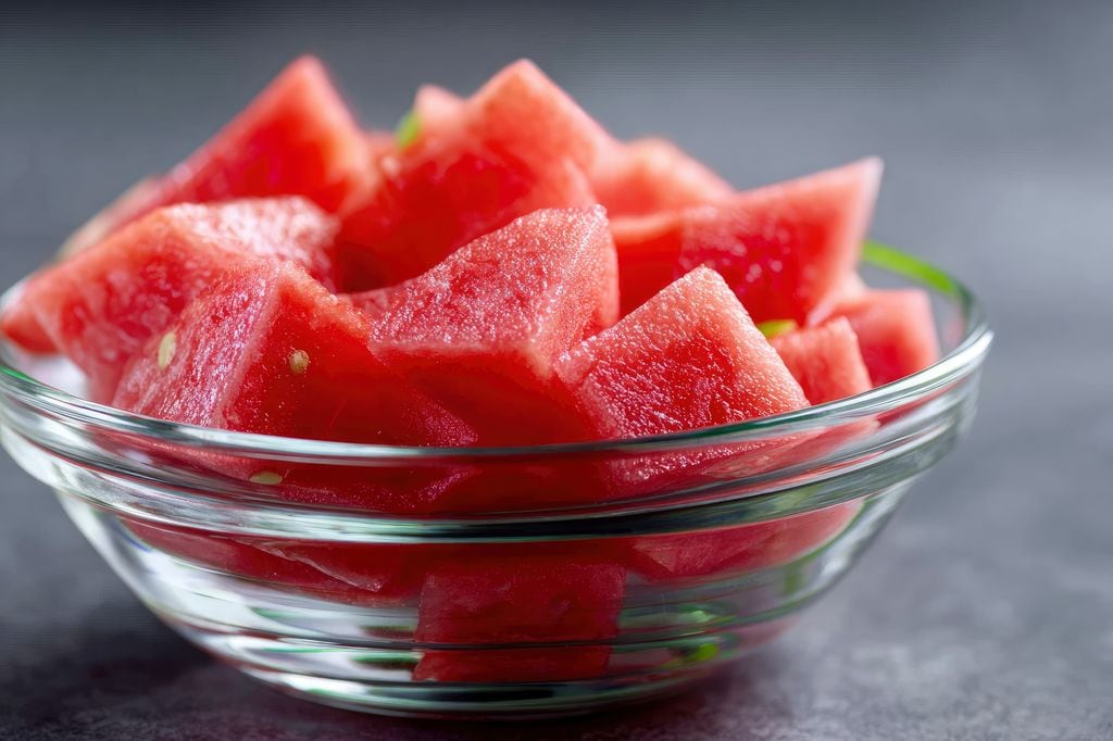 La sandía aporta un toque muy refrescante al gazpacho, además de agua y un ligero dulzor.