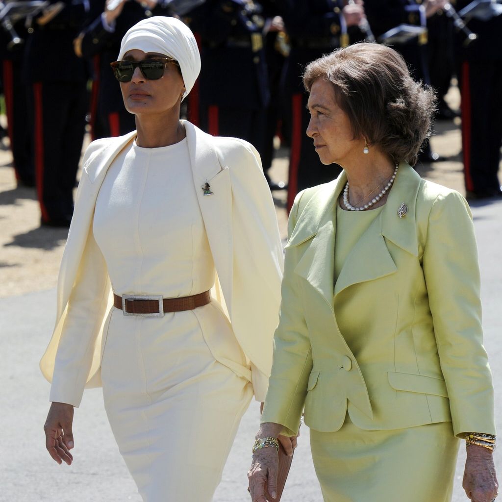 spain 39 s queen sofia r welcomes sheikha