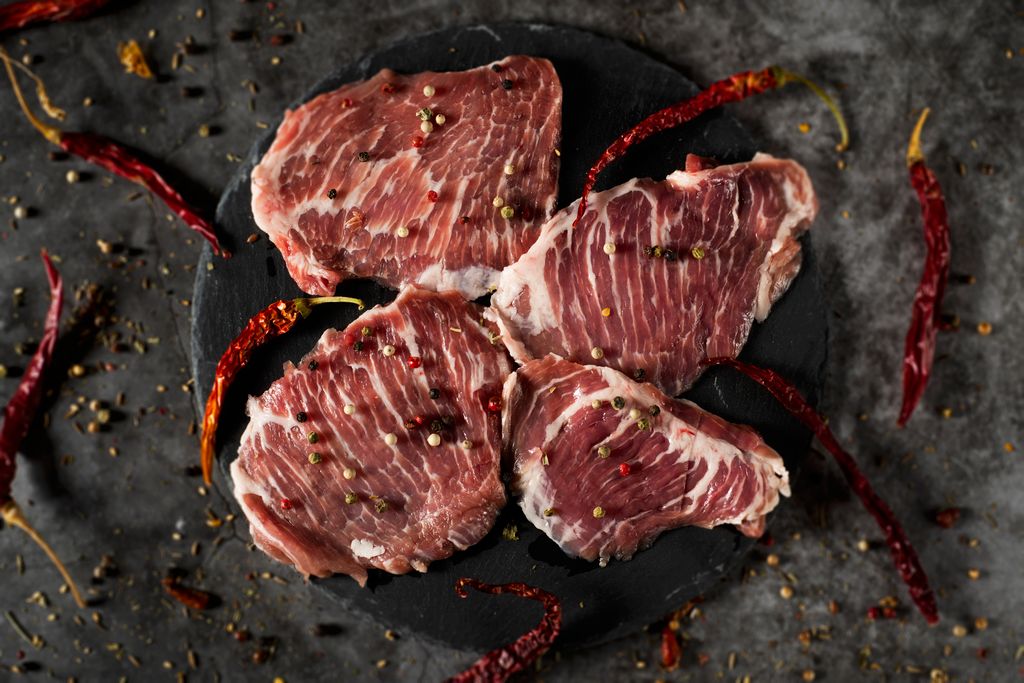 La carne de cerdo ibérico se caracteriza por sus vetas de grasa infiltrada.