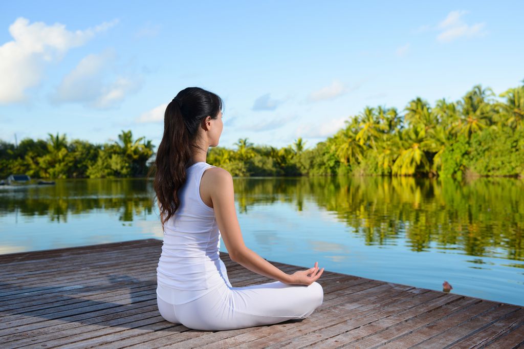 Mujer meditando 