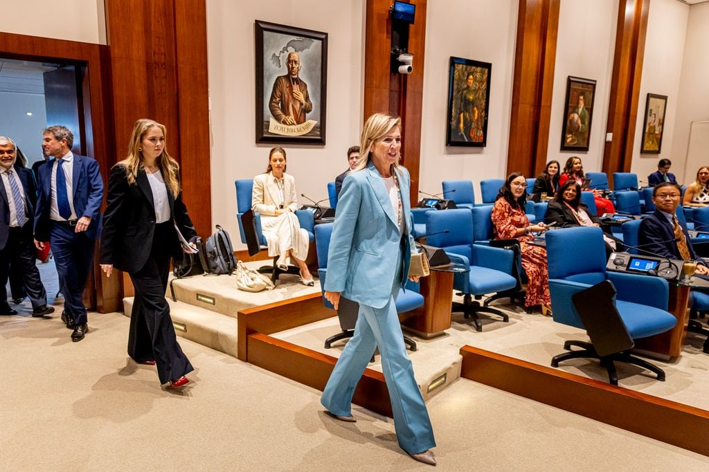 La reina Máxima y la princesa Amalia  llegan a la Corporación Financiera Internacional en Washington D. C.